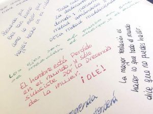 Dedicatorias de las compañeras en las solapas de la carpeta del cole