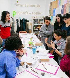 Curso de caligrafía con plumilla. En Atentamente, Salamanca.