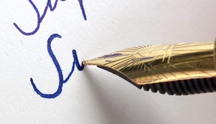 Detalle punta pluma Superman