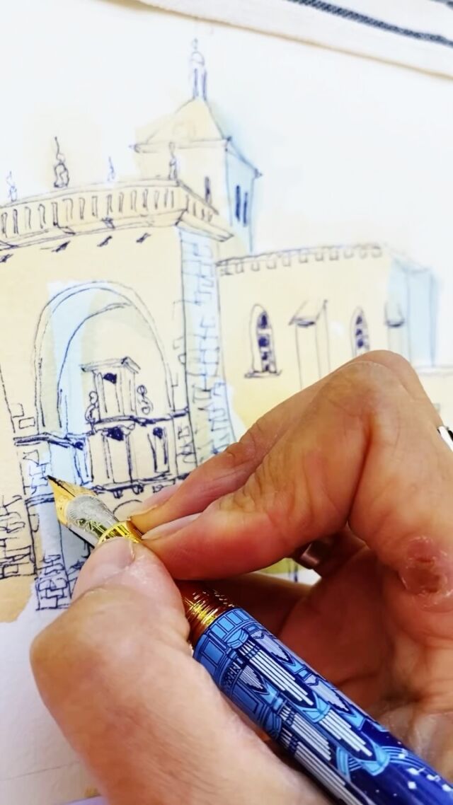 Después de varios años viendo el concurso de pintura rápida de Tudela de Duero desde fuera… este año por fin me he animado a participar. @aytotudeladuero 

Y me ha gustado la experiencia.
.
.

Hice una composición con seis pequeños dibujos y unas letras.

Las letras me quedaron bastante peor de lo que imaginaba 😅, pero cuatro de los seis dibujos quedaron mejor de lo que esperaba.

Así que el balance es claramente positivo.
.
.

No he conseguido premio (ni cerca, jeje), pero me llevo un buen día dibujando y una estupenda caja de pastas Guijarro @confiteriaguijarro 

La verdad es que no se puede pedir mucho más.
.
.

Para los dibujos he utilizado tintas en lugar de acuarelas:

💙Starlit Stories, para las sombras, el cielo y las letras.

🩷Bloom of Ascension, para los ladrillos de la ermita de la Virgen de la Guía, la bandera del Ayuntamiento y algunos detalles.

💚Sprouting Pastures, para la vegetación, la Mambla y la Cuchilla.

💛🤎Memories in Amber, para las fachadas de los edificios.

🖋️Y para el dibujo de línea, la pluma Marquise Twilight Symphony con la tinta permanente Twilight Symphony, que me permitió añadir agua y capas de color sin que el trazo se moviera. @ferriswheelpress 
.
.

#ferriswheelpress #sproutingpastures #memoriesinamber #twilightsymphony #inkart
.
.

Puedes comprar en la web de Ferris Wheel Press con un 15% de descuento usando el código JA-GORDO.

Ve al link in bio, que allí tienes enlaces directos a la tienda. ✒️